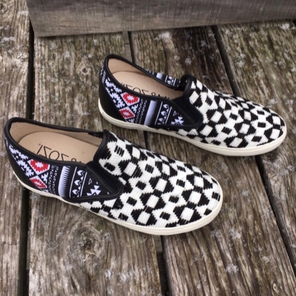 - Kim & Zozi Sz 6 Western Canvas Hidden Wedge Fashion Sneakers! NEW!